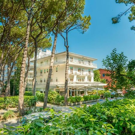 Hotel Milano Eraclea Mare Bagian luar foto