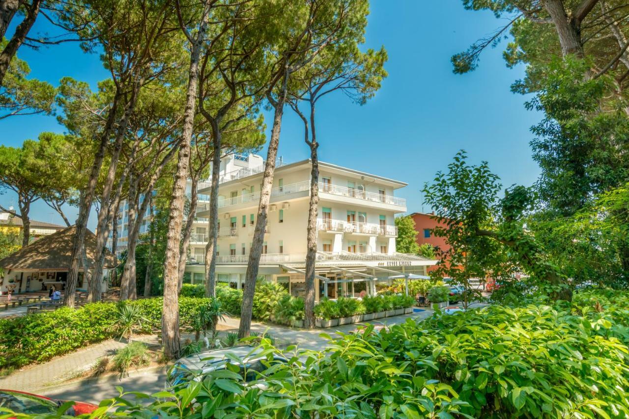 Hotel Milano Eraclea Mare Bagian luar foto